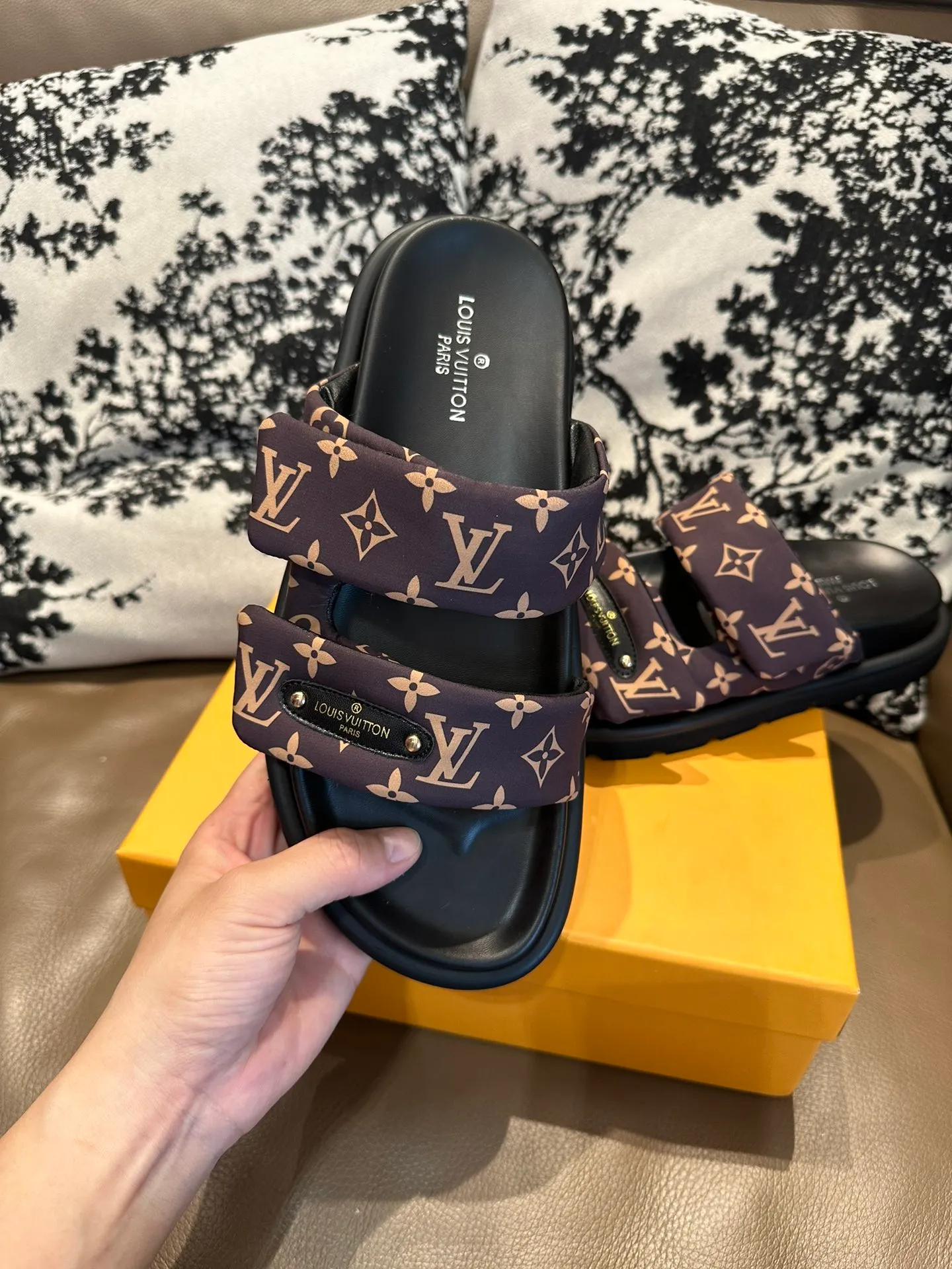 Men's shoes 💰360💰 LV. Slippers 🩴High silk fabric original PU water table rubber outsole, size 35-46
